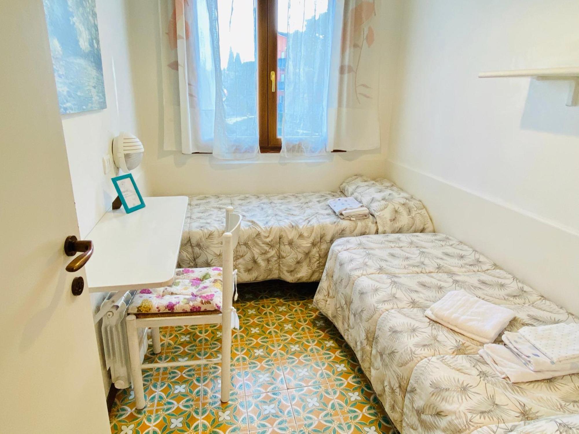 Residenza Cappuccini Aparthotel Peschiera del Garda Rom bilde